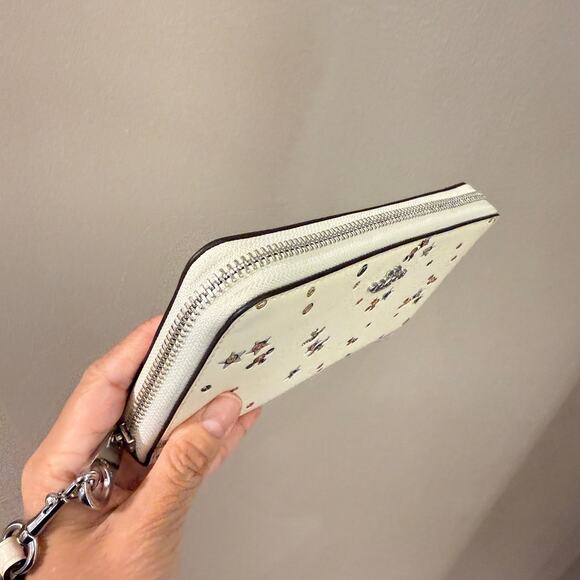Coach Long Zip Around Wallet With Star Print CCL38 & CCL39 ‼️choose 1 color‼️ - Picture 3 of 12
